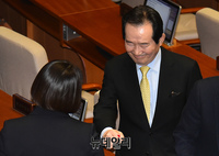 [포토] 인사 나누는 정세균 국무총리