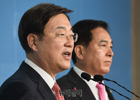 [포토] 인터넷전문은행법 부결 관련 기자회견 갖는 '심재철-김종석'