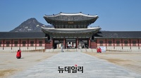 [포토] '코로나19' 확진환자 6,088명, 관광객 사라진 경복궁