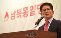 [포토] 남북통일당 창당 축하하는 김문수 자유공화당 대표