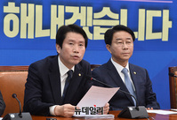 [포토] 민주당 연석회의, 발언하는 이인영 