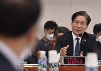 [포토] 국회 산자중기위 전체회의, 발언하는 성윤모 장관