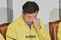 [포토] 17일 밤 '코로나 추경' 국회 통과, 최고위 참석한 윤호중