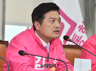 [포토] 선거전략대책회의, 발언하는 김태우