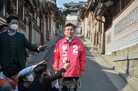 [포토] 전통 한옥 규제 관련 공약발표하는 황교안