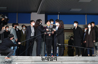 [포토] 박사방 조주빈, 성 착취물 제작·유포 혐의로 검찰 송치