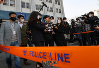 [포토] 얼굴공개 '박사방' 조주빈, 미성년자 성착취물 제작·유포 혐의