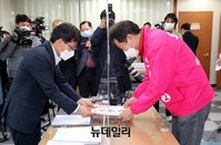 [포토] 오세훈, 21대 총선 광진을 후보 등록