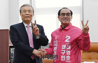 [포토] 김종인 총괄선대위원장 만난 태구민 후보