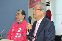 [포토] 태구민 선거사무소 방문한 김종인 선대위원장