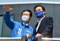 [포토] 용인동백호수공원 둘러보는 이낙연