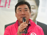 [포토] 인사말하는 석호현 통합당 화성병 후보