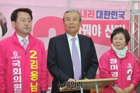 [포토] 경기 수원 선거사무소 방문한 김종인 선대위원장