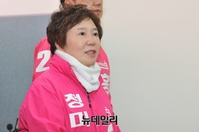 [포토] 인사말하는 정미경 미래통합당 수원을 후보