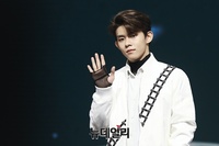 [포토] 티오오 동건, 반가운 손인사