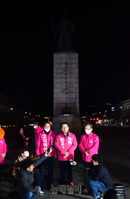 [포토] 기자들의 질문에 답하는 황교안 미래통합당 대표