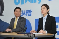 [포토] 민주연구원과 공약이행 협약식서 인사말하는 고민정