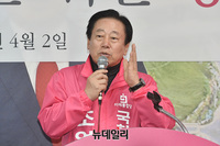 [포토] 인사말하는 조억동 통합당 광주갑 후보