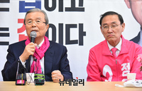 [포토] 정유섭 후보 사무실 찾은 김종인 총괄선대위원장