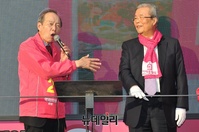 [포토] 감사 인사하는 장기표 통합당 김해을 후보