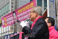 [포토] 대전 동구 찾아 지지호소하는 김종인 선대위원장