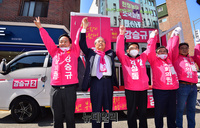 [포토] 김종인 총괄선대위원장, 마포구 후보 지원유세