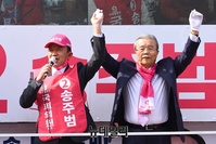 [포토] 서대문 찾아 지지호소하는 김종인 선대위원장