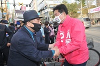 [포토] 거리 유세하는 이동섭 미래통합당 노원을 후보