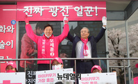 [포토] 오세훈 광진을 후보 지원유세 나선 김종인 선대위원장