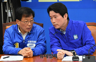 [포토] 대화 하는 이인영-윤후덕