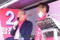 [포토] 경기 시흥시 지원유세 나선 김종인