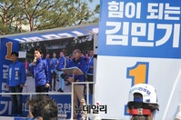 [포토] 용인 기흥구청서 지지호소하는 이인영 민주당 공동선대위원장