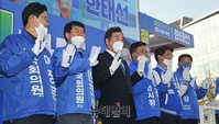 [포토] 천안 시민에 출근인사하는 '이낙연-천안 후보자들'