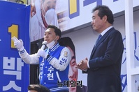 [포토] 지지호소하는 박수현 민주당 공주부여청양 후보