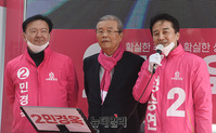 [포토] 선거 유세하는 정승연 인천 연수구갑 후보