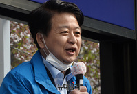 [포토] 지지호소하는 노웅래 마포갑 후보