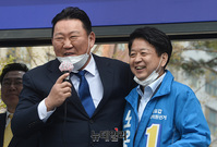 [포토] 이경제 한의사 "마포는 1번입니다"