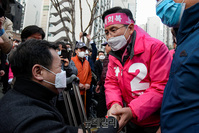 [포토] 종로구민 찾아 지지호소하는 황교안