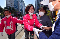 [포토] 마지막 수성구 표심 잡기 나선 이인선 후보