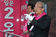 [포토] 오세훈 광진을 후보 지원유세 나선 김종인 선대위원장