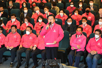 [포토] 출구조사 결과 관련 입장 발표하는 황교안 대표