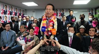 [포토] 당선 소감 밝히는 권영세 통합당 용산구 후보