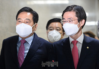 [포토] 미래통합당 선거대책위 해단식 입장하는 심재철