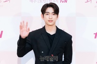 [포토] 박진영, 달콤한 손인사