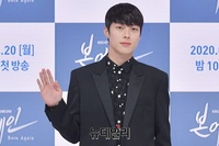 [포토] 배우 장기용, 반가운 손인사