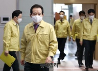 [포토] 중대본 회의 입장하는 정세균 총리