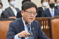 [포토] 국회 행안위 전체회의 참석한 임서정 차관