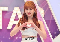 [포토] 공원소녀 서령 "사랑의 하트 받으세요"