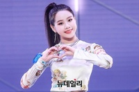 [포토] 가요계 데뷔한 나띠 "잘 부탁드려요"