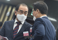 [포토] 인사나누는 태구민 통합당 당선자